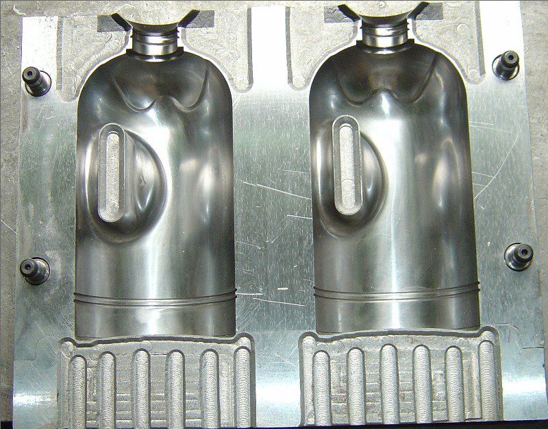 Custom Blown Injection Molding PET Blowing Molds P20 Steel Pet Mold for Bottle Blow Molding Custom Plastic Injection Molds
