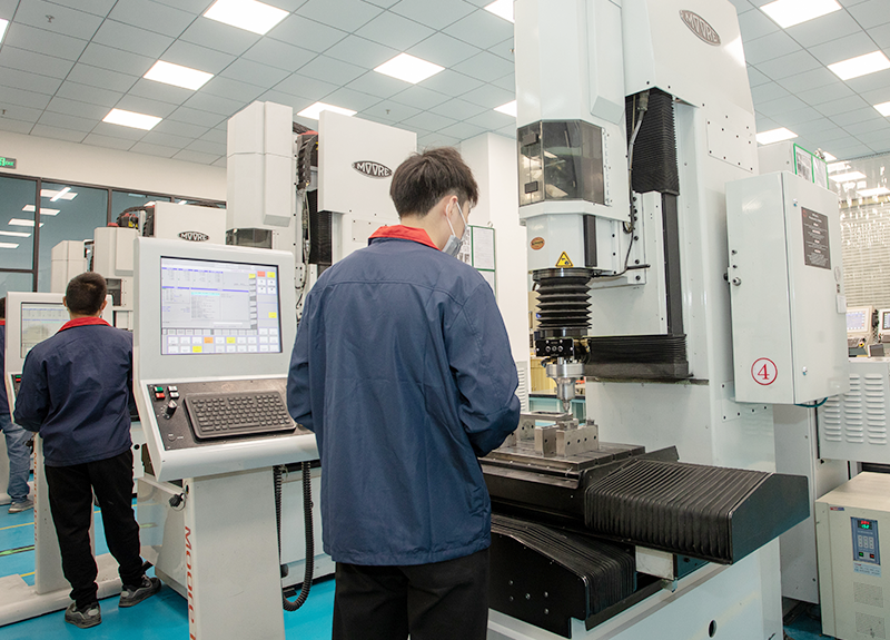 DELIXI precision engineer operating advanced Jig Grinding Machine for ultra-high accuracy component manufacturing
